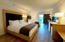 Четырёхместный номер Prestige с видом на озеро