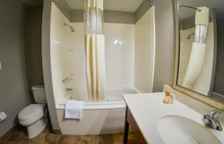 Четырёхместный номер Standard с видом на озеро