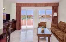 Семейные апартаменты с видом на бассейн