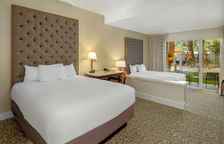 Номер с видом на бассейн