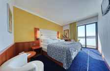 Одноместный номер Premium с балконом и с видом на море