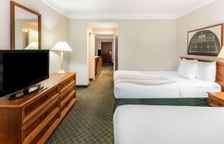 Четырёхместный люкс c 1 комнатой