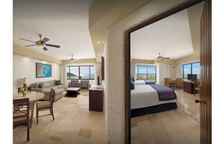 Четырёхместный люкс Standard с частичным видом на море