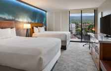 Четырёхместный номер Standard с балконом и с видом на горы