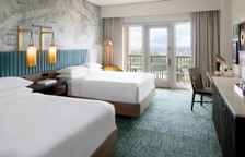 Четырёхместный номер Standard с видом на бассейн