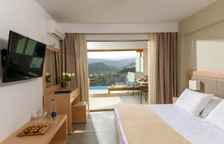 Люкс с 2 комнатами с частичным видом на море