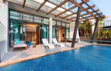 Семейный люкс с 2 комнатами с балконом и с видом на бассейн