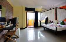 Двухместный номер Deluxe с балконом и с видом на бассейн