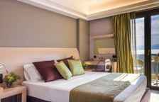 Одноместный номер Classic с частичным видом на море