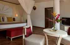 Вилла с 4 комнатами с частичным видом на море