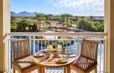 Четырёхместный клубный номер Standard с балконом и с видом на горы