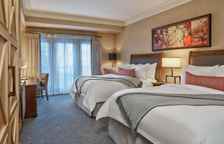 Четырёхместный номер Deluxe с красивым видом из окна