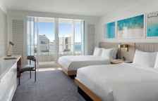 Четырёхместный номер с балконом и с частичным видом на океан