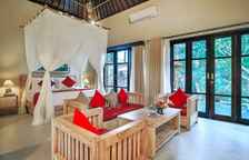 Вилла с видом на бассейн