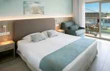 Номер с частичным видом на море