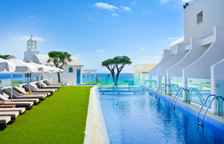 Одноместный номер Standard с частичным видом на море