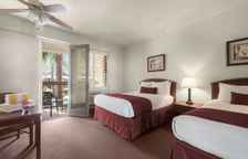 Четырёхместный номер Standard с балконом и с видом на бассейн