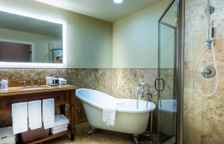 Двухместный номер Standard с балконом и с видом на реку