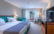 Двухместный номер Classic с боковым видом на море