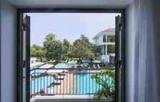 Двухместный номер Deluxe с балконом и с видом на бассейн