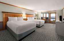 Четырёхместный номер Premier с балконом и с видом на воду