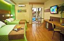 Четырёхместный люкс с видом на бассейн