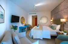 Одноместный номер Standard с частичным видом на море