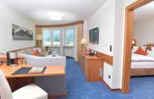 Люкс с балконом и с видом на горы