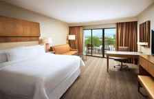 Шестиместный номер Deluxe с видом на поле для гольфа