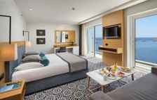 Полулюкс с балконом и с видом на море