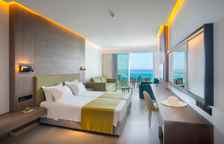 Номер семейный Superior с балконом и с видом на море