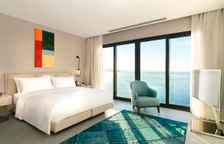 Двухместный номер Deluxe with Sofa с балконом и с видом на море