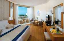 Двухместный номер Classic с частичным видом на море