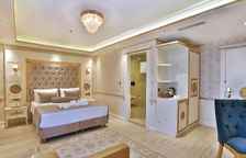 Двухместный номер Deluxe с балконом и с частичным видом на море