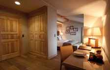 Двухместный полулюкс с балконом и с видом на горы