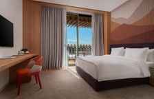 Четырёхместный семейный номер Deluxe с балконом и с видом на озеро