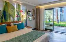 Номер Standard Front Yard с балконом и с видом на сад