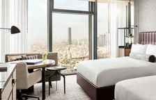 Номер Fairmont Skyline