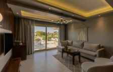 Четырёхместный люкс Posh Club Presidential с балконом