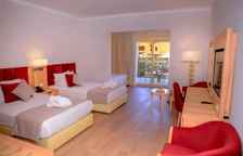 Четырёхместный номер Family с балконом и с красивым видом из окна