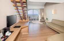 Семейный номер Deluxe Duplex с балконом и с видом на море