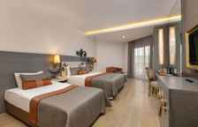 Трёхместный номер Standard с видом на окрестности