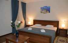 Трёхместный полулюкс с красивым видом из окна