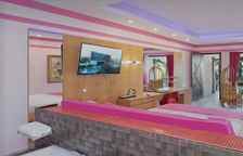 Номер Beach with Jacuzzi