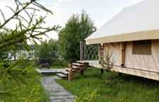 Двухместный домик на берегу Волги