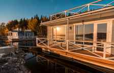 Четырёхместный коттедж с 2 комнатами с видом на озеро