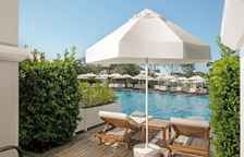 Номер Swim-Up семейный Standard с видом на бассейн