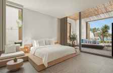 Четырёхместный номер семейный Executive с частичным видом на море