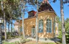 Вилла с 5 комнатами с балконом