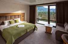 Люкс с балконом и с красивым видом из окна